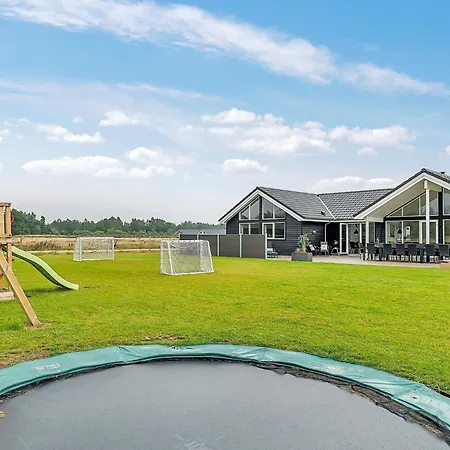 18 Person In Nørre Nebel